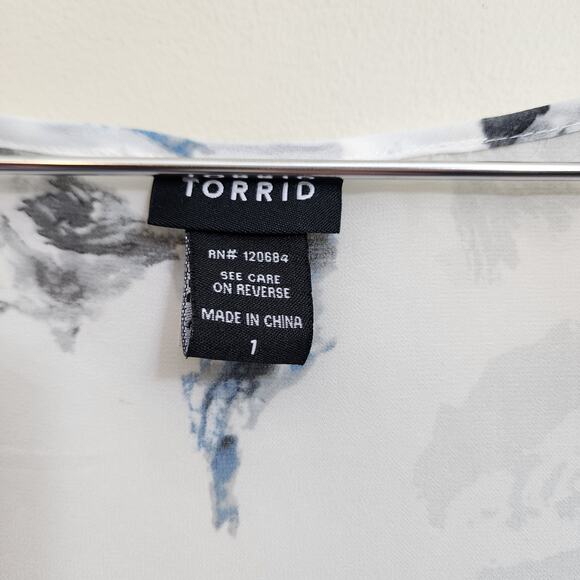 Torrid sheer short sleeve bird print shark bite hemline blouse woman's size 1X - Picture 3 of 11